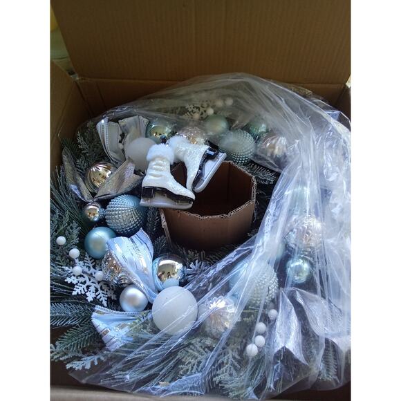 North Pole Trading Co. Ice Skate Blue Ornament Indoor Christmas Wreath - Picture 4 of 6